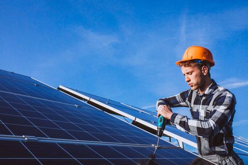 Energia ze słońca realną alternatywą dla nieodnawialnych źródeł energii. Monokrystaliczne panele fotowoltaiczne inwestycja na długie lata